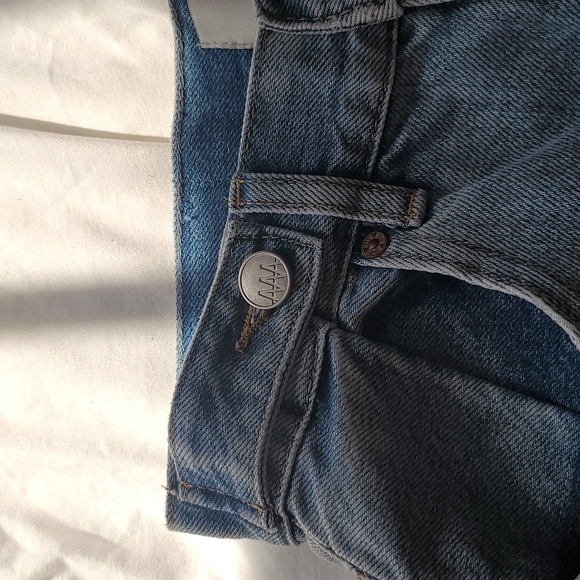 NWT ZGY high-waisted Jean shorts - Picture 2 of 3